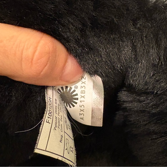 UGG Bailey Button Triplet style Black Leather Women’s size 9 - Picture 9 of 9